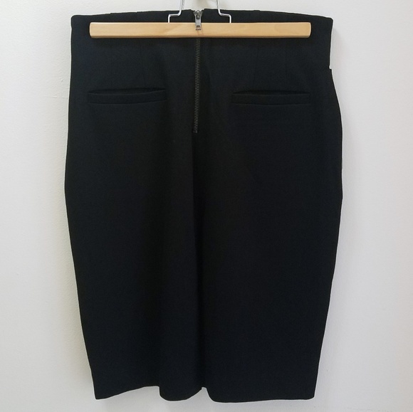 Black pencil skirt 🌙 - Picture 2 of 6